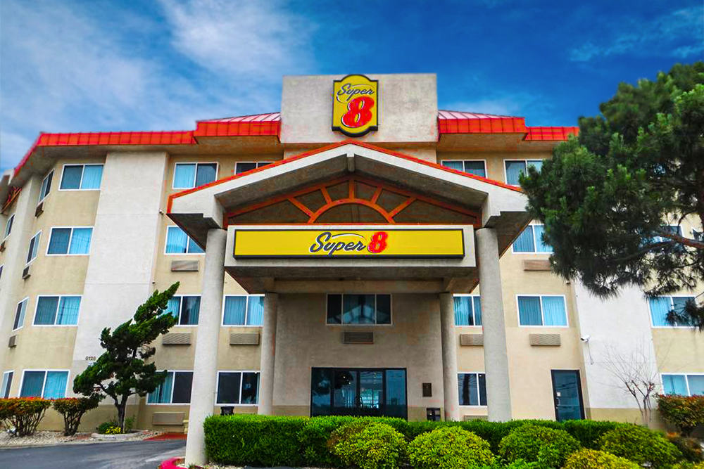 سوبر 8 نورث/ يونيفارسيتي أريا