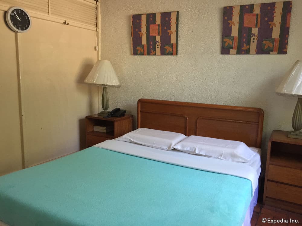 برودواي كورت أبارتيل