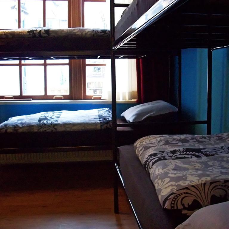 بيت شباب أمستردام سارفاتي