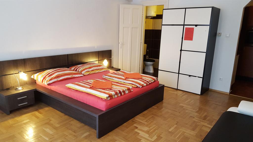 بيت شباب وشقق بوميرانج