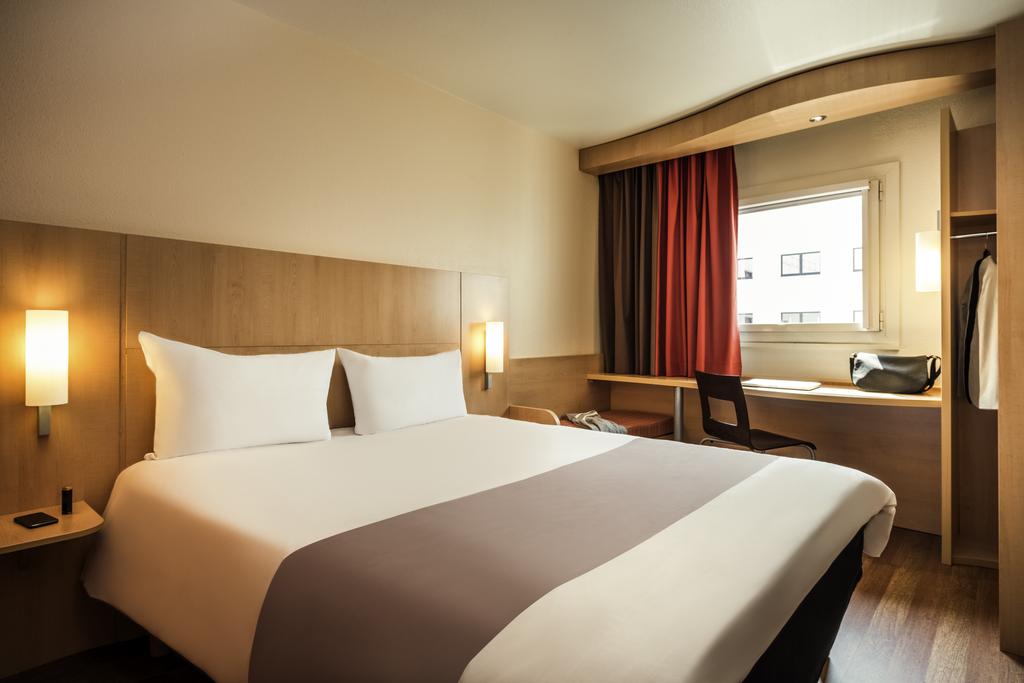 إيبيس باري مونمارتر 18 ايمى