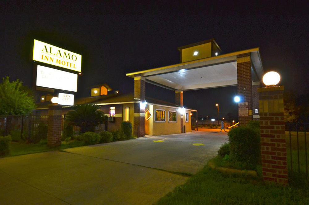 Alamo Inn & Suites
