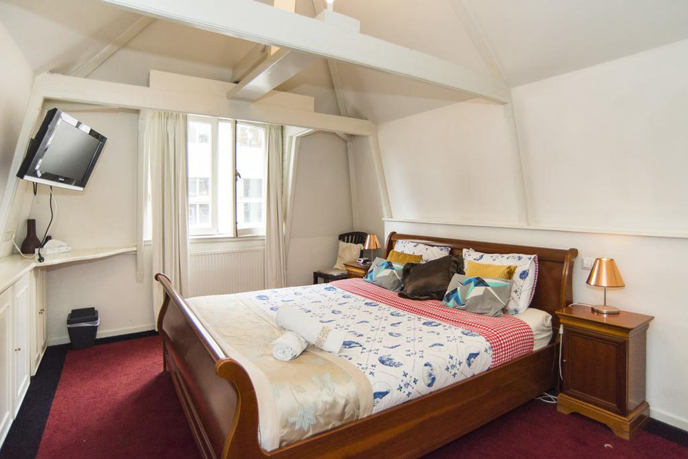 امستردام 4 هوليداى