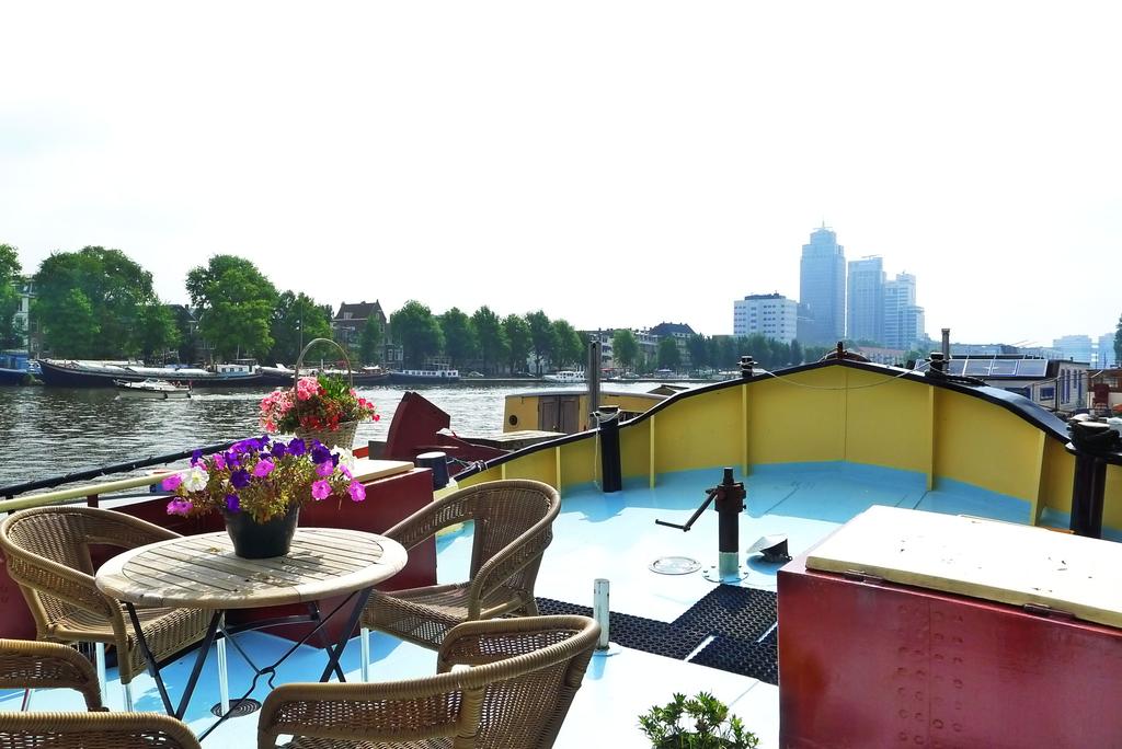 الفندق العائم إيديال