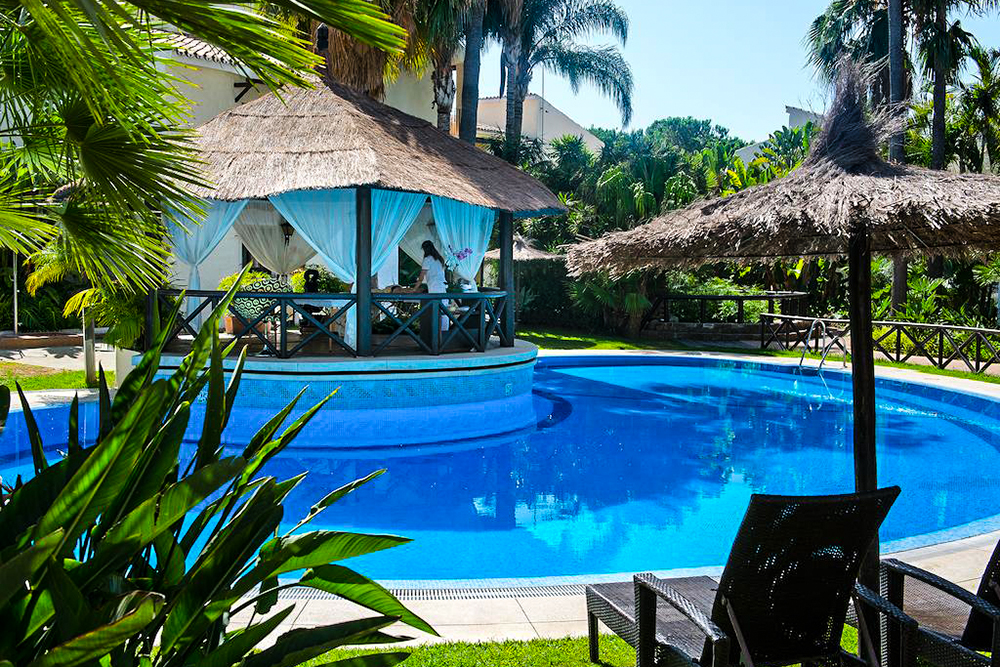 فندق بلوباي بانوس