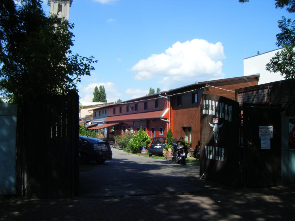 قرية وليامز بنزيون&بولينج