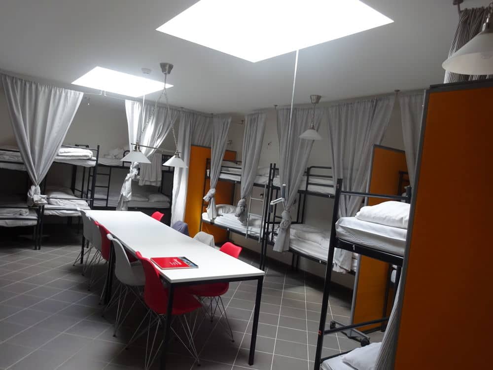 بيت شباب سينترال