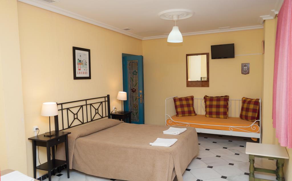 بينسيون بيريز مونتيلا إشبيلية 