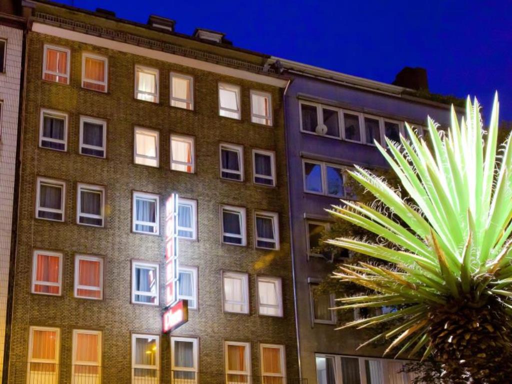 فندق نوفوم بلازا دوسلدورف زينترم 