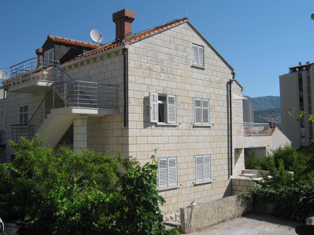 Apartments and Rooms Artemida