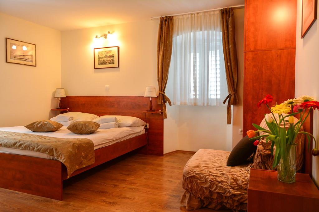 سنترال بالاس رومز