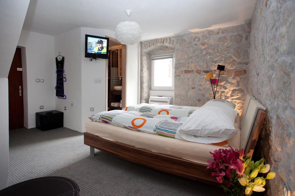 فيلا فيلي فاروس