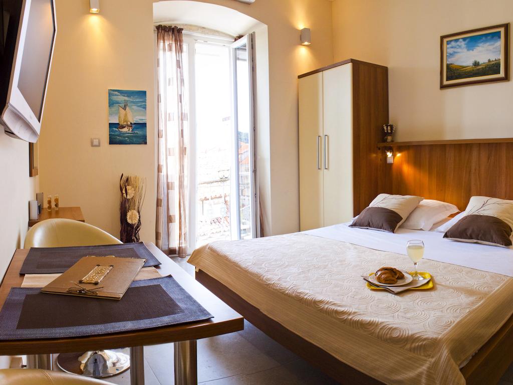 ستوديو إكسلوسيف سينتر