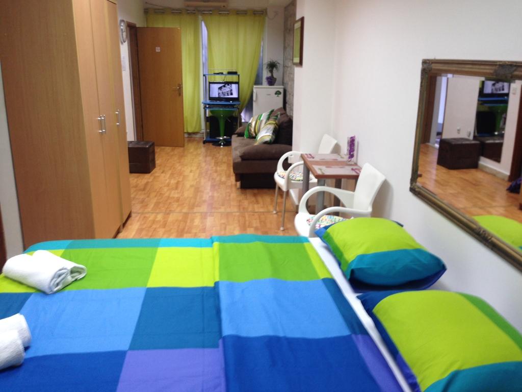 بيت شباب سبليت