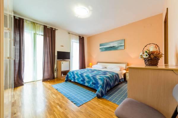 بريفيت اكوميداشن مادونيك