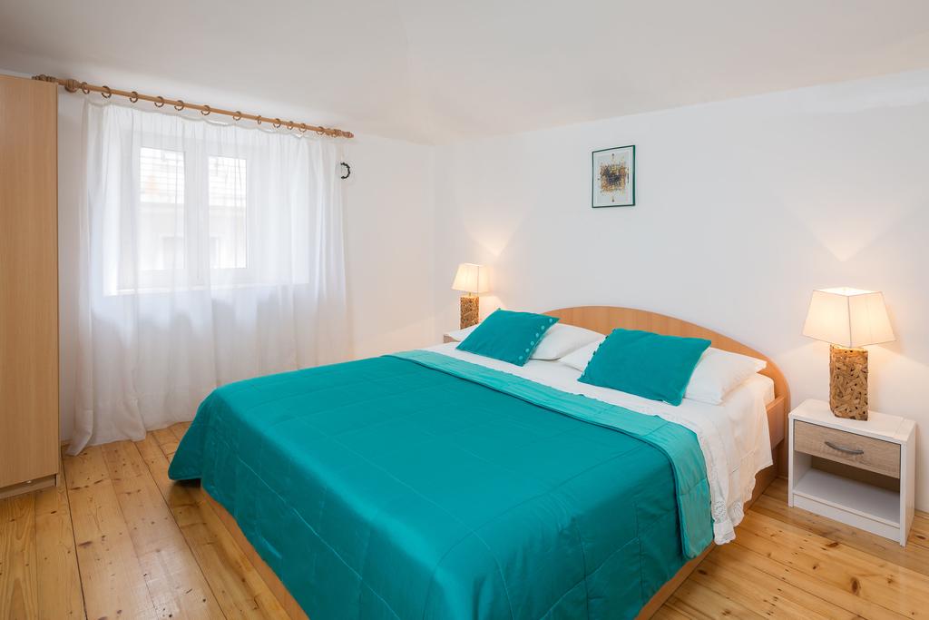 رومز إن ذا باليس