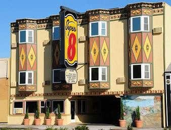 سوبر 8 سان فرانسيسكوا / نير ذا مارينا