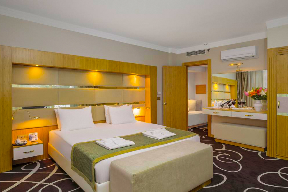 ألفا دونا ورلد بالاس 