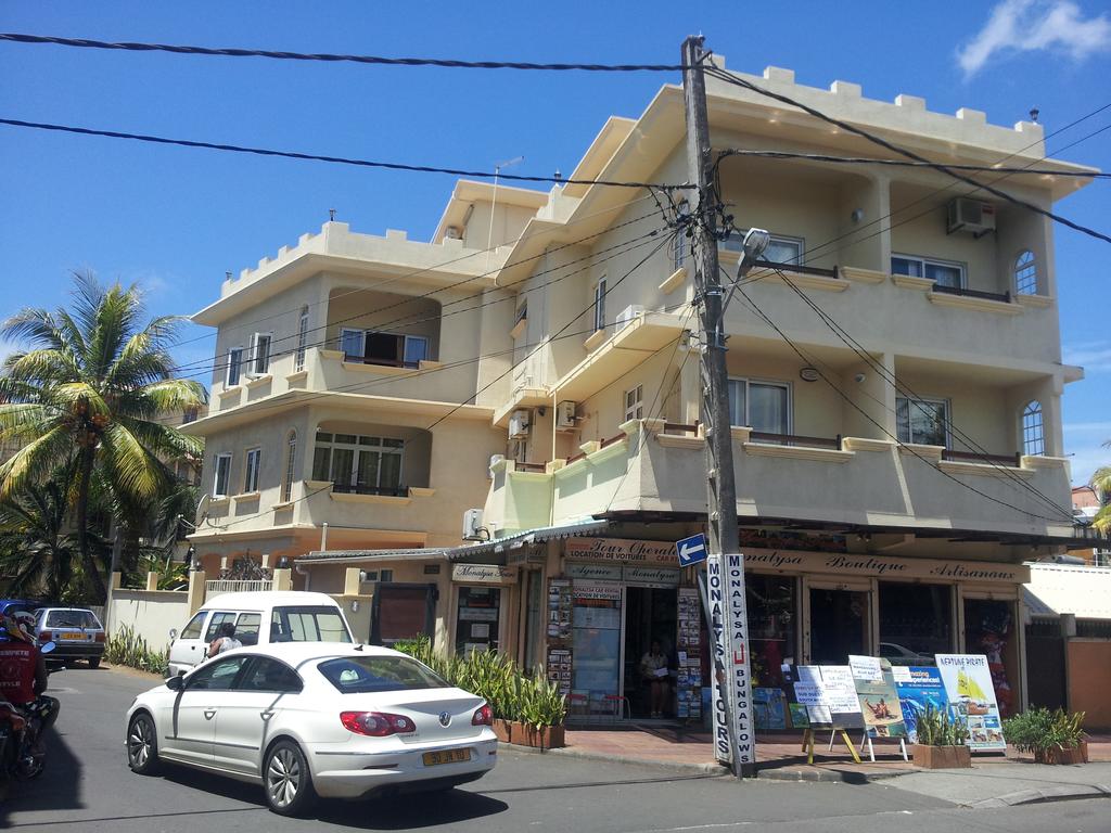 موناليزا هوليدايز بنجلوز