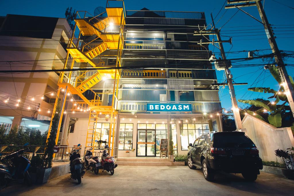 بي إي دي جي آيه إس إم بوشتيل اكس كافيه آت نيمان