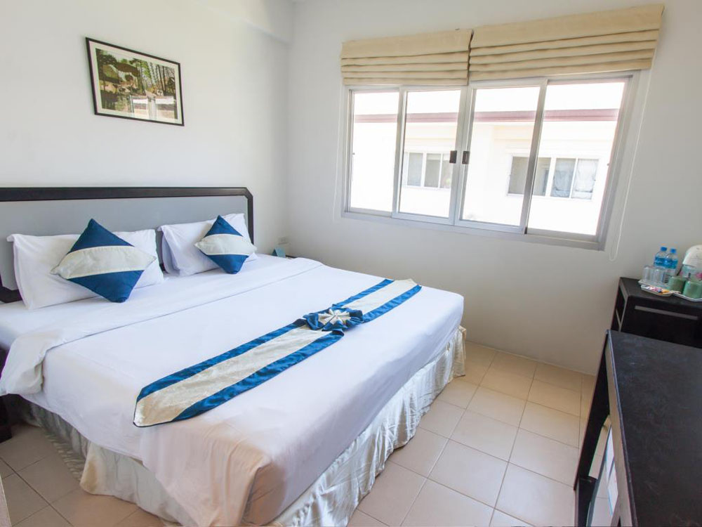 منتجع بي بي شارلي بيتش 