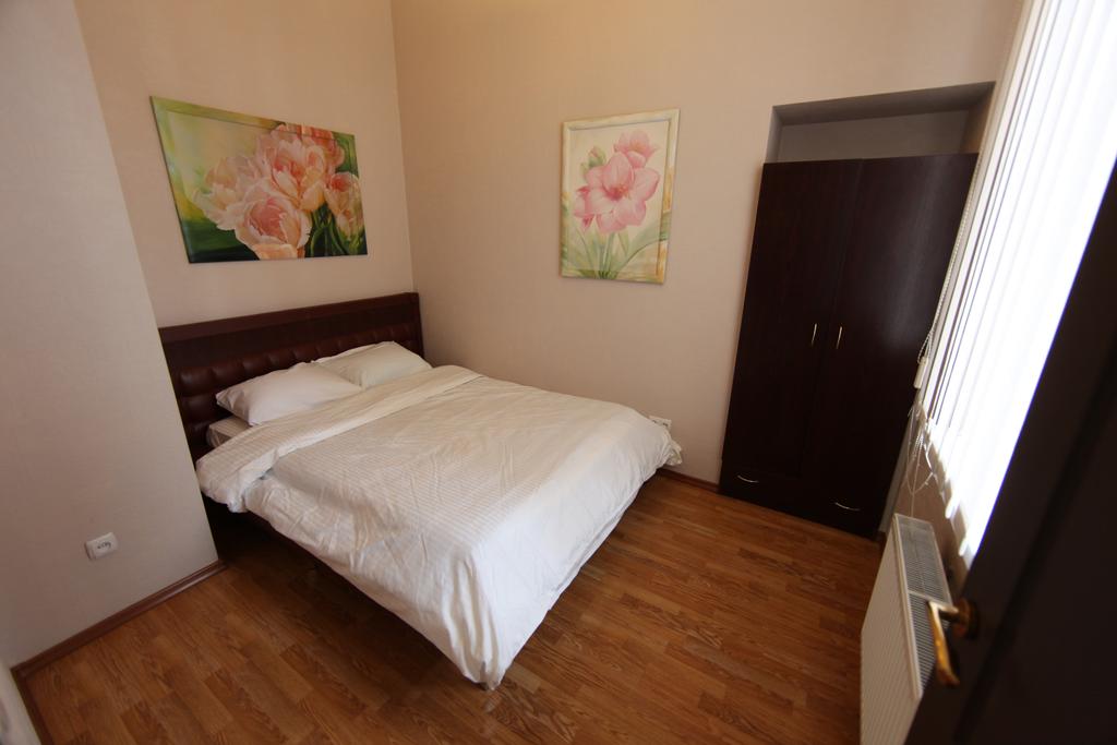 أوديسا إجزيكيوتيف سويتس