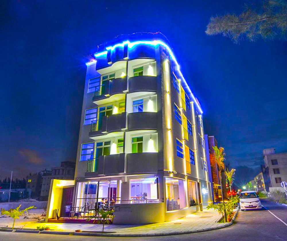 فندق آيربورت بيتش 