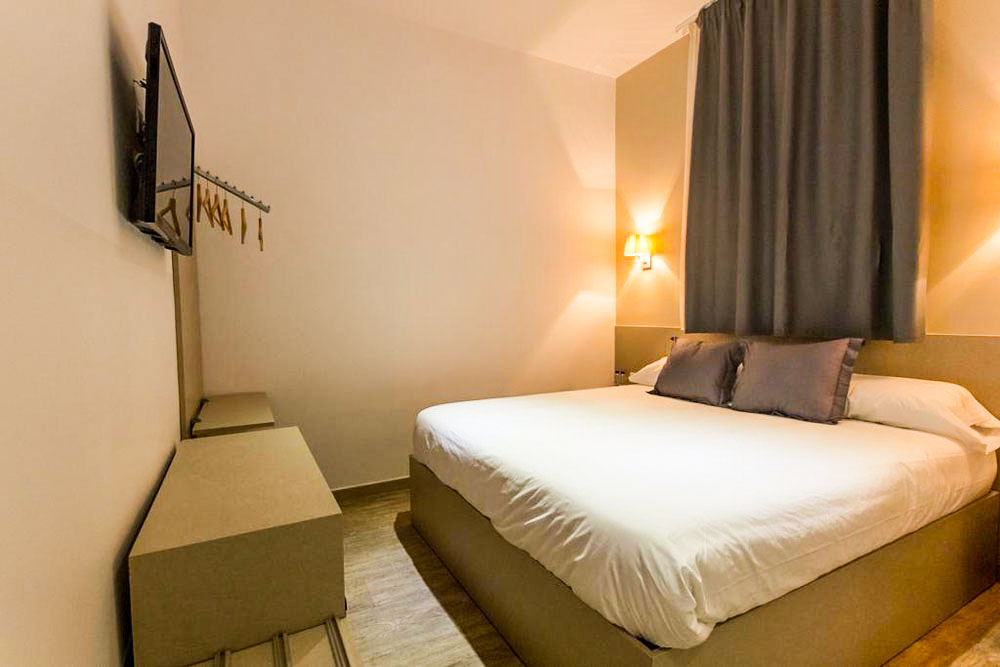 هوستالين برشلونة باسيج دي غراثيا  