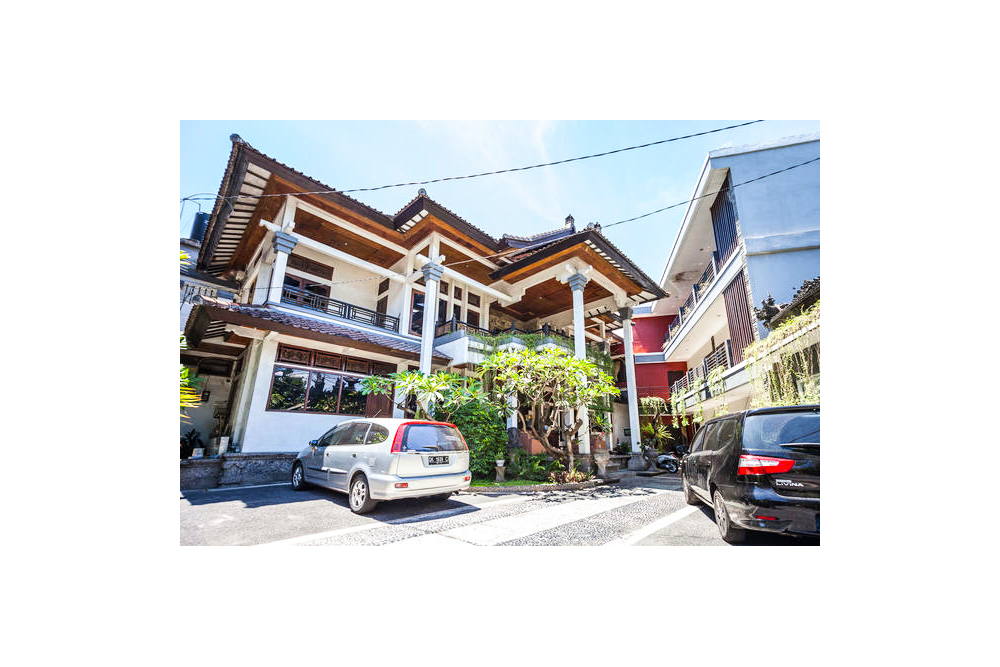 ريد دورز نير نجورا راي آيربورت 2