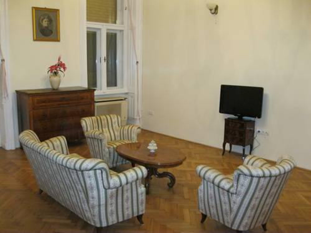 لاست مينيت بودابست