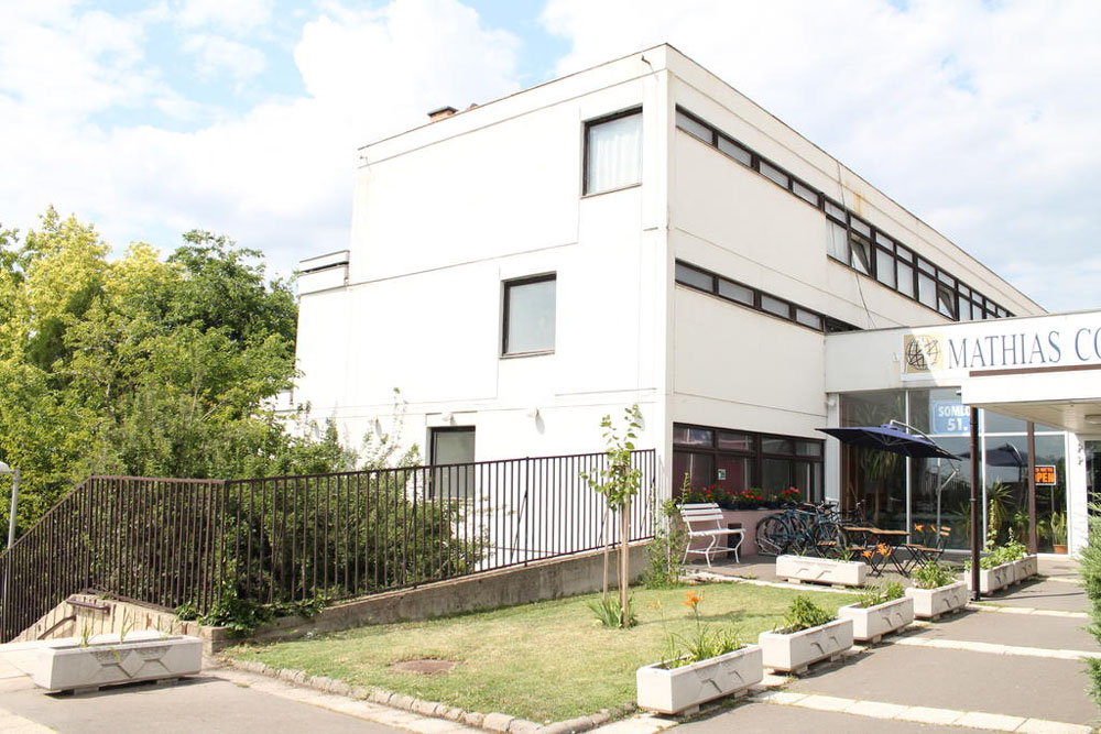 بيت شباب ماتياس بودابست