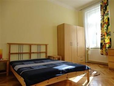 بيت شباب هوني بودابست