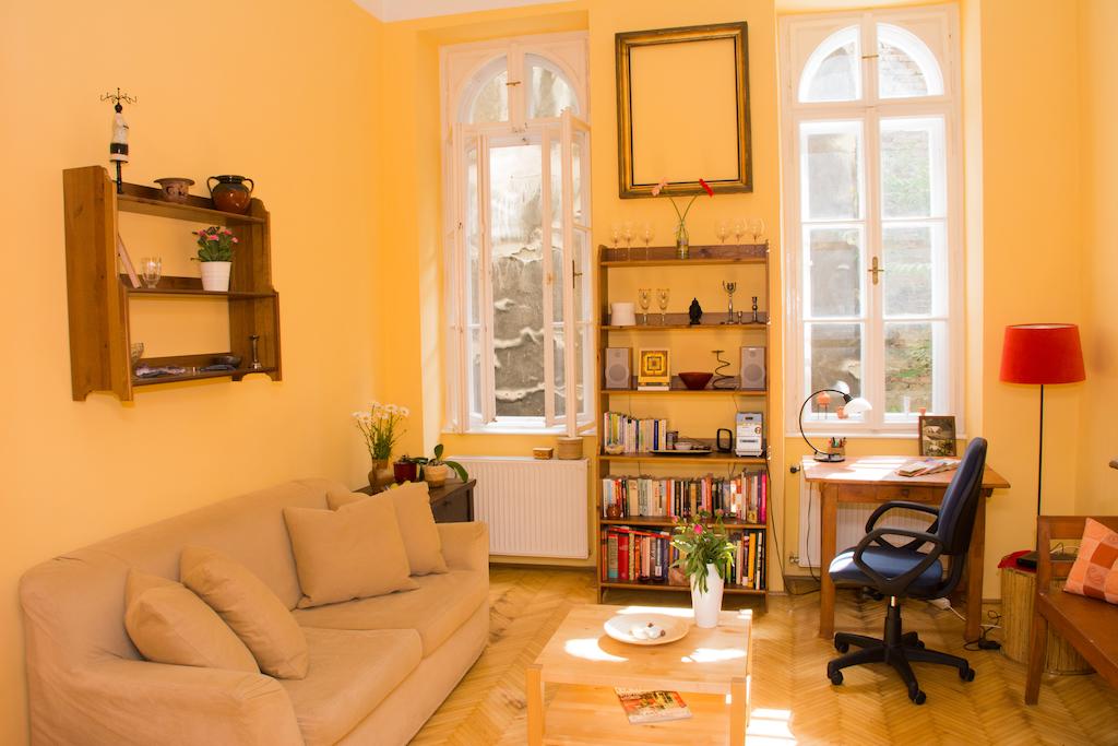 هوم أون ذا واي