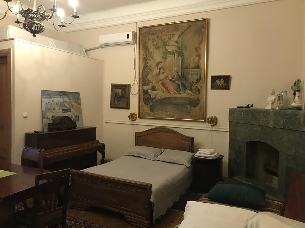 Gutsa Artists Guest House   