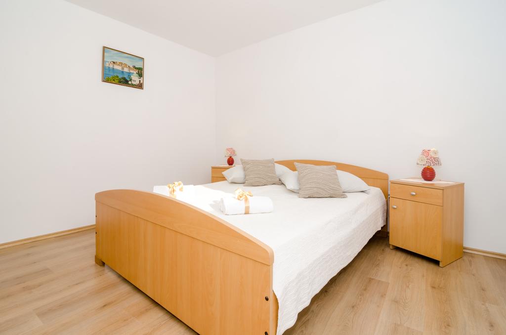  شقة ايه وام 