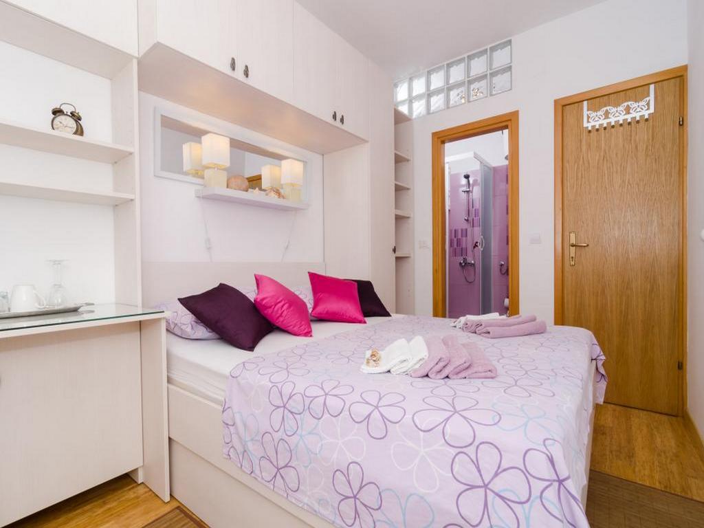 شقق وروم فراني