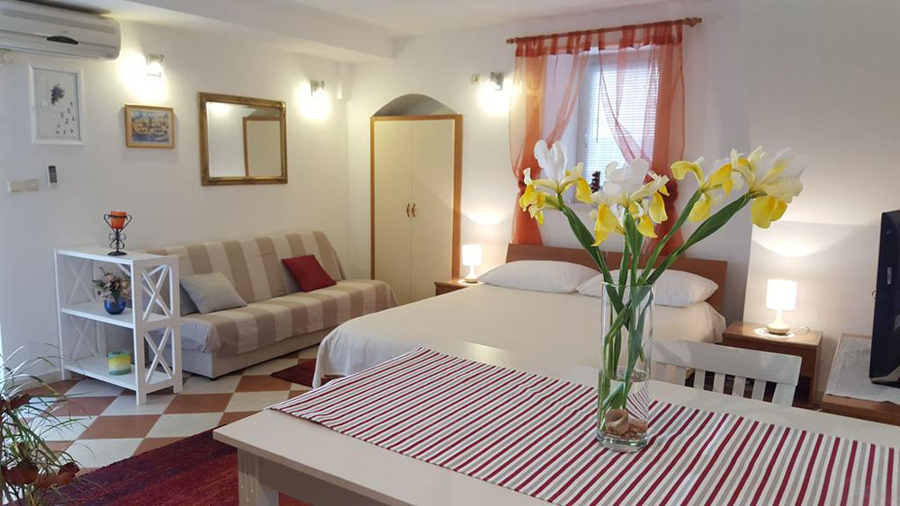 استوديو بانوفاك