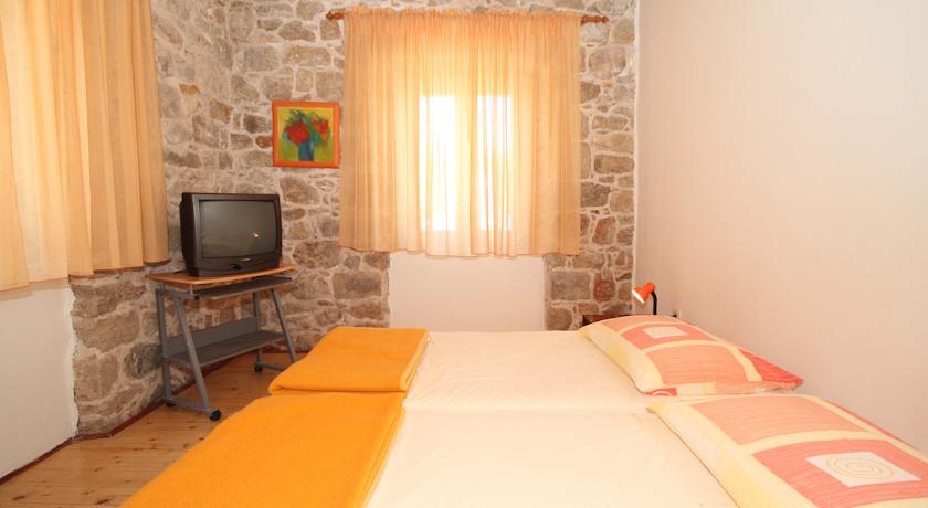 شقق إيست ويست