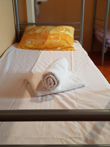 بيت شباب انا