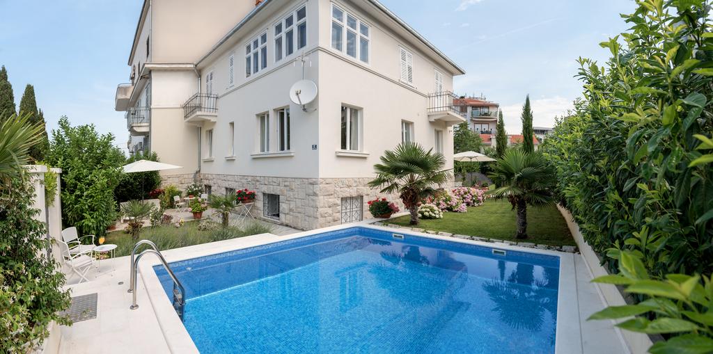 جاجودا بالاس