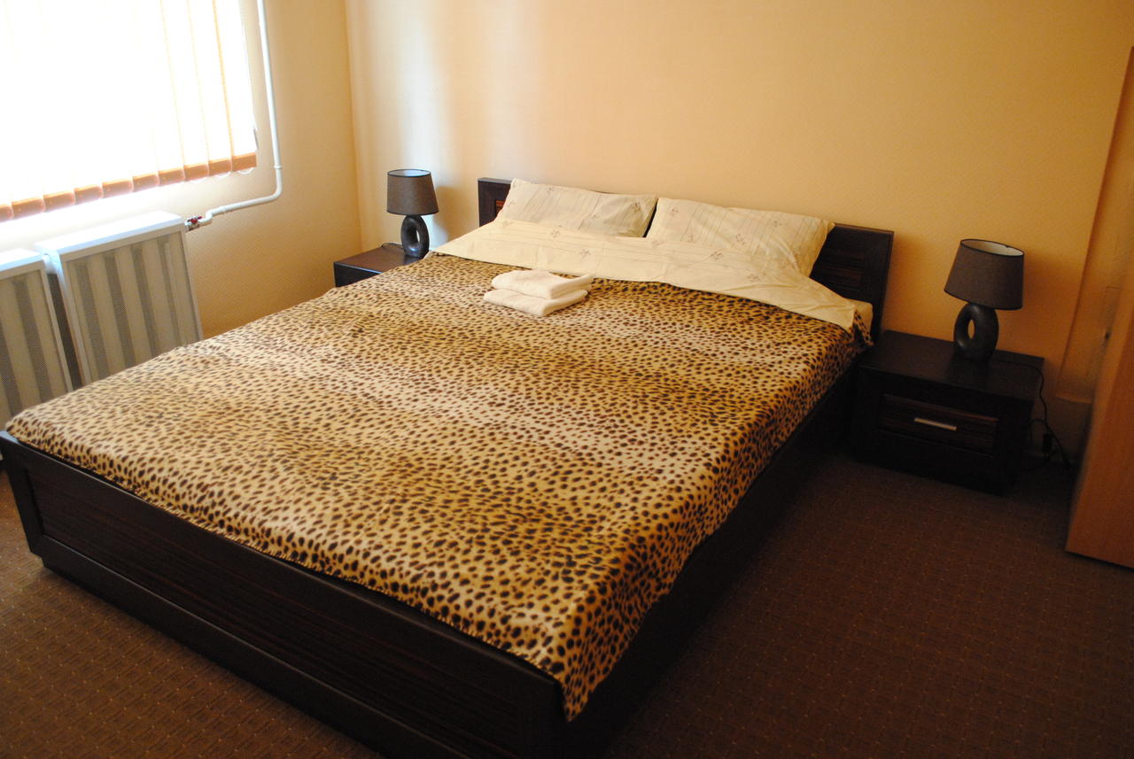 بيت شباب اديم