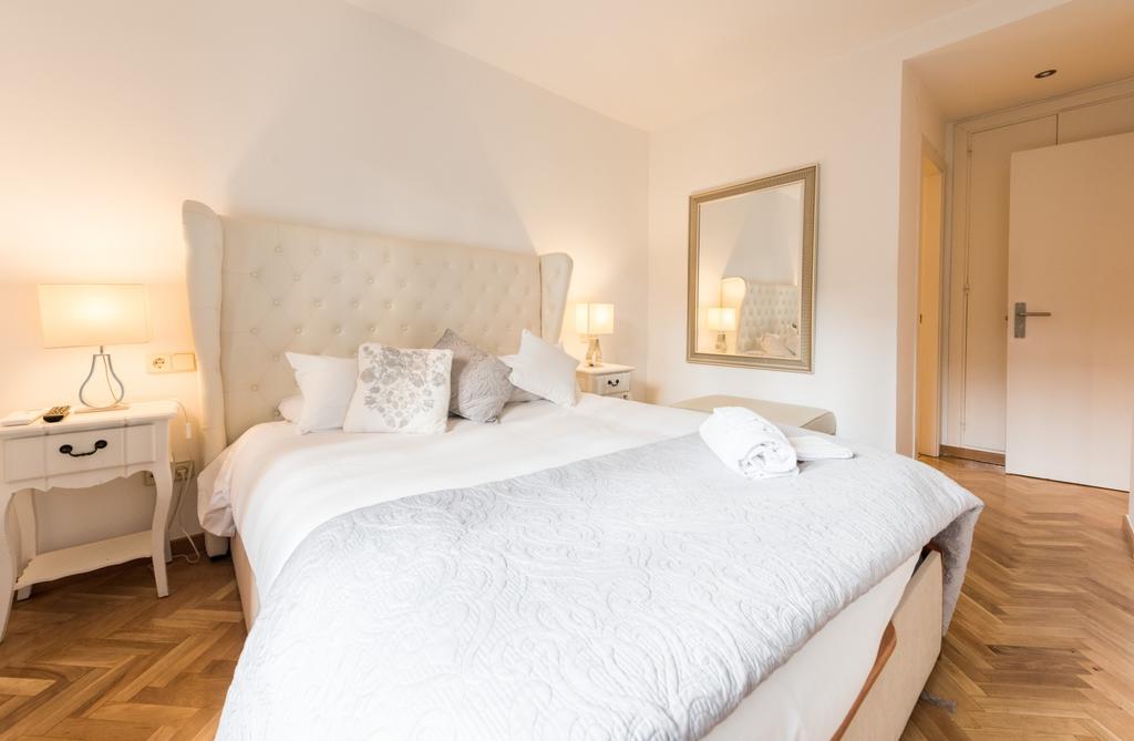 مالاسانيا أوربان - ماد فلاتس كوليكشين