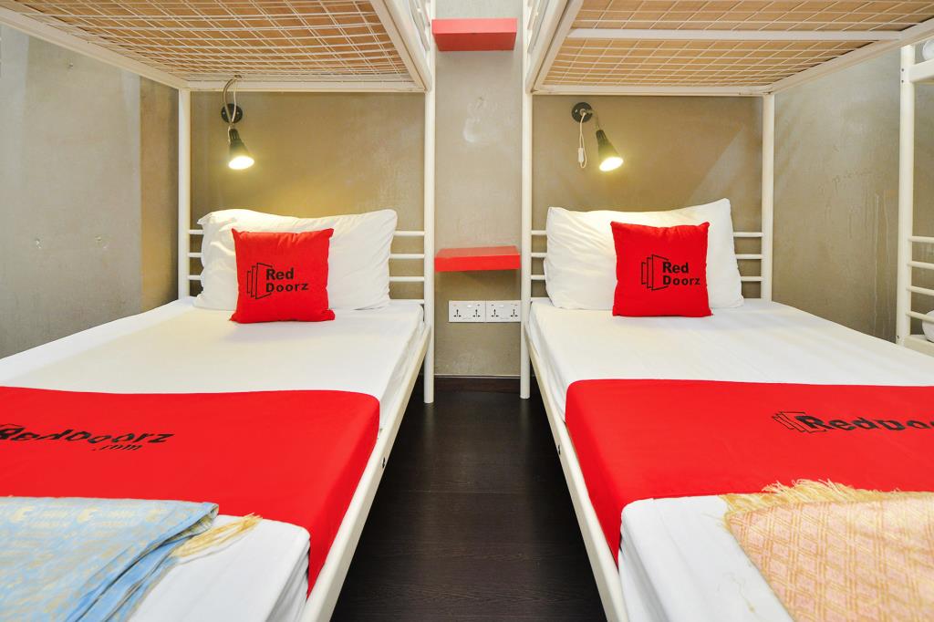 RedDoorz Hostel near Chinatown MRT