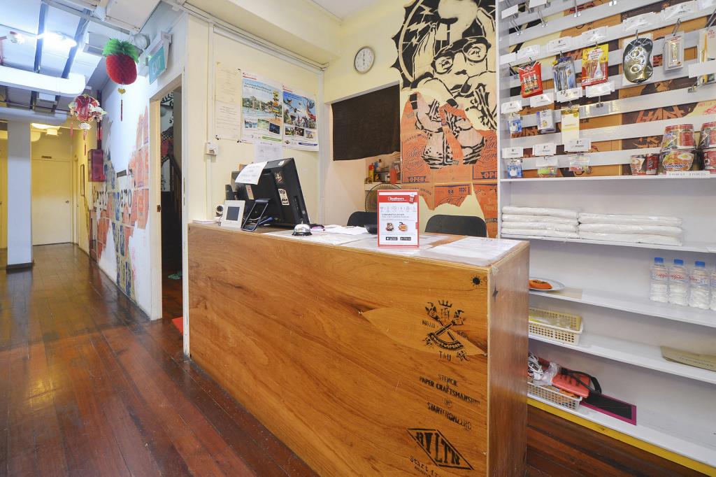 RedDoorz Hostel near Club Street