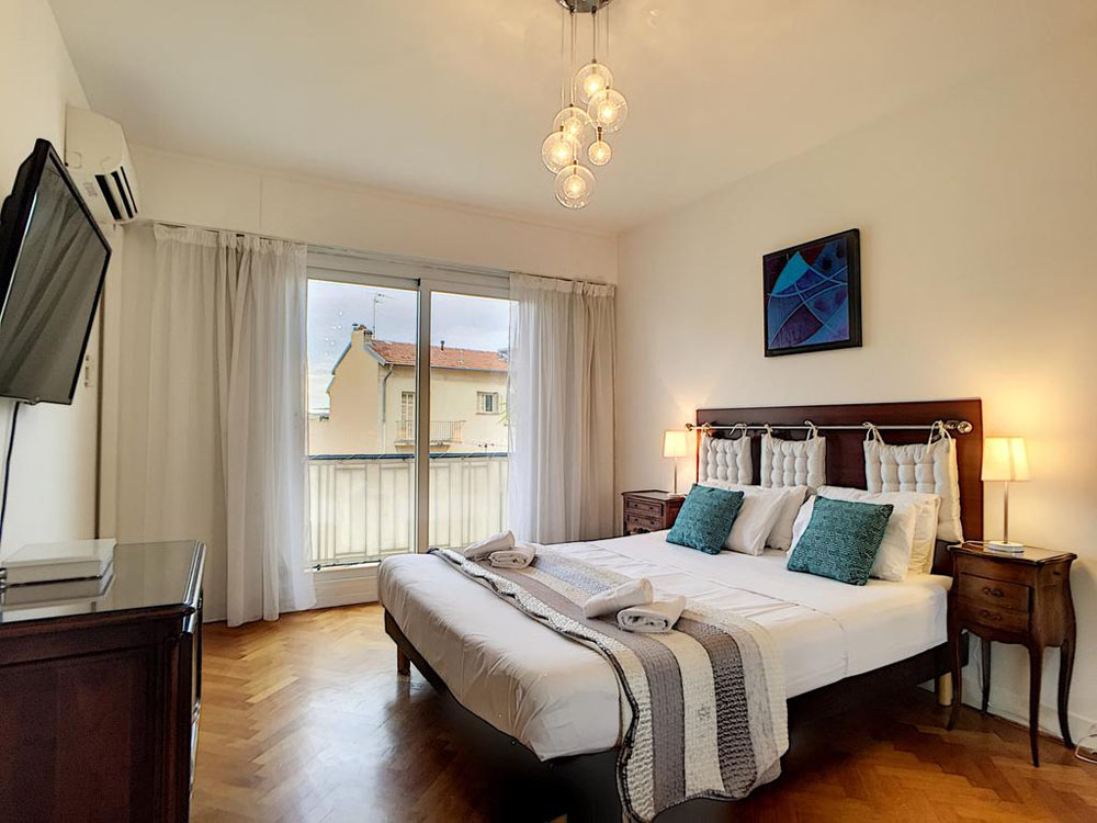 أشلي آند باركر - أندريولي تيراسي