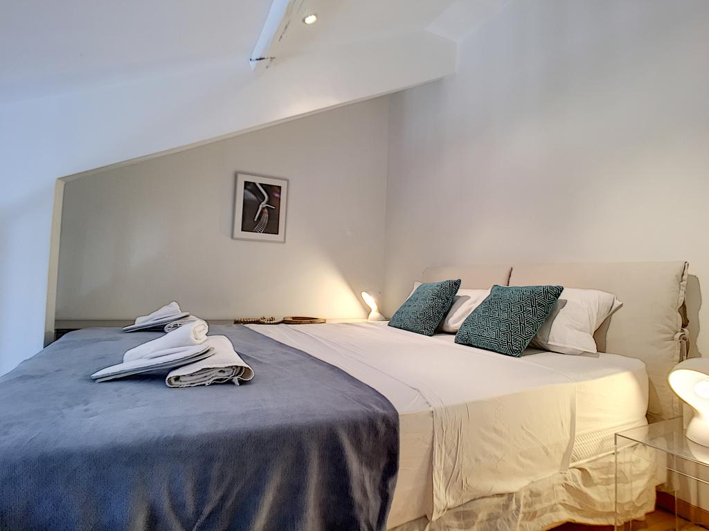 آشلي آند باركر - ديبلوكس بالايس ايجيناي 