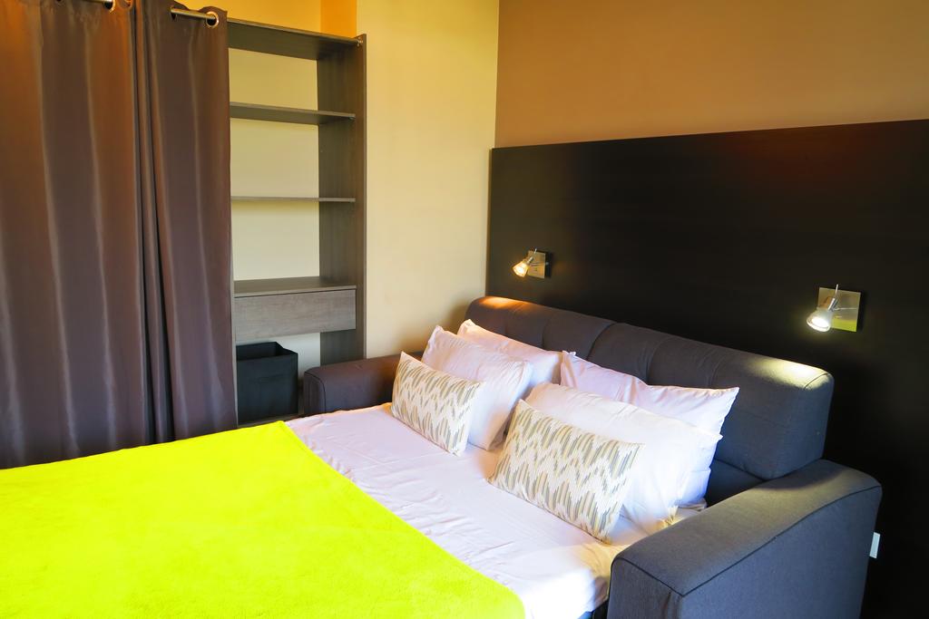 أشلي آند باركر - فلوريس تراس