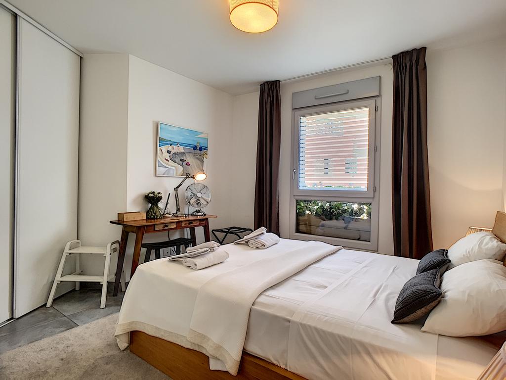 أشلي آند باركر - فريسكو بريميوم