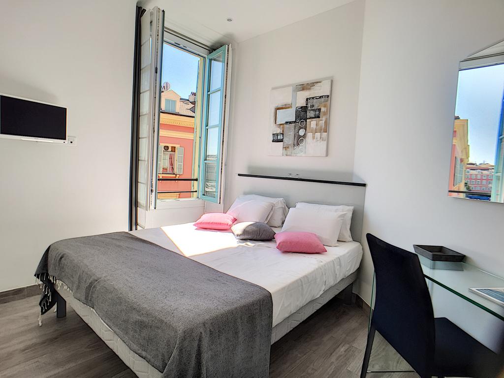 أشلي آند باركر - ماسينا بلازا