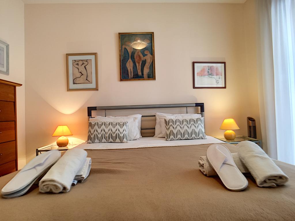 أشلي آند باركر - براناس تيراس